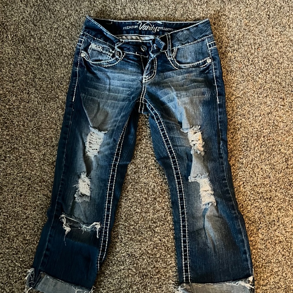 Low rise distressed cropped jeans